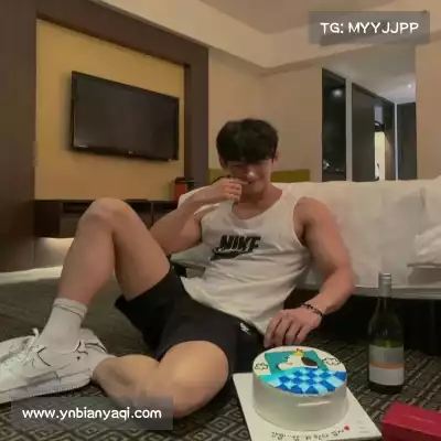 侯跃雯